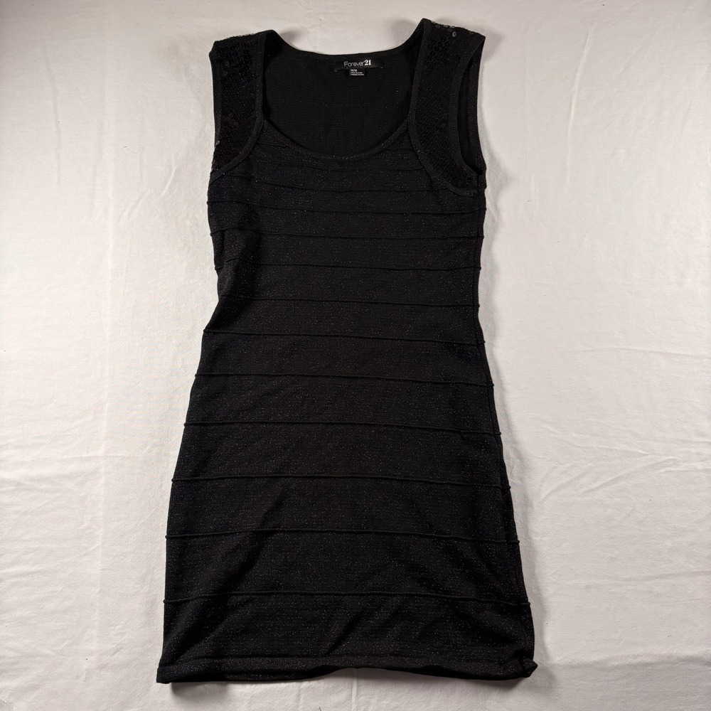 Y2K FOREVER 21 BLACK SEQUINED SHOULDER SLEEVELESS SILHOUTTE SIZE MEDIUM USA